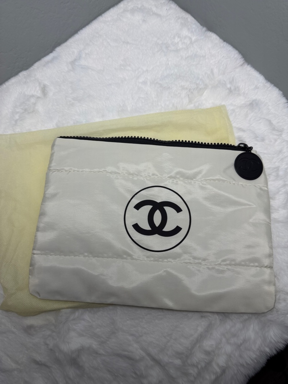 CHANEL Beaute - White/cream Quilted Logo Cosmetic Pouch with Black Accents